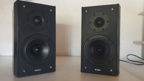WTS Edifier R1900T3 Speaker