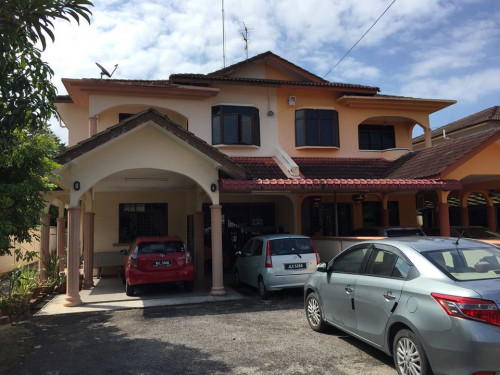 Landed Semi-D at Muar for sale