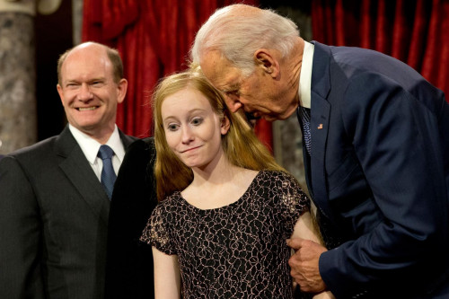 cfc48b1a4db7fa48e9659115a6097e7eb6 17 joe biden maggie koons.2x.h473.w710