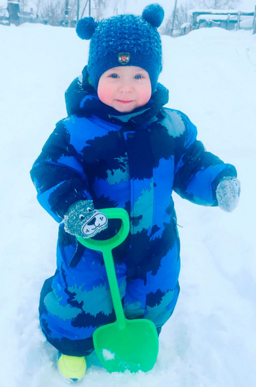 russian-grandparents-bbq-grandson