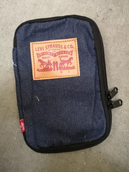 levis pouch bag 