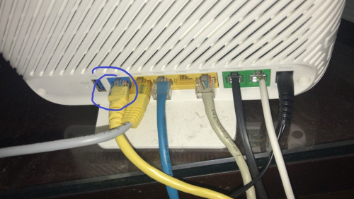 Maxis router back