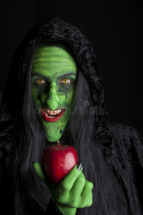 witch her poisonous apple 20830825