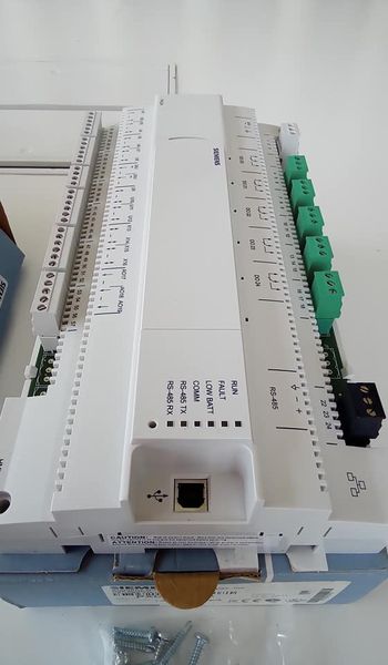 Siemens HVP Division PXC24.2 - P.A Apogee 24PT RS