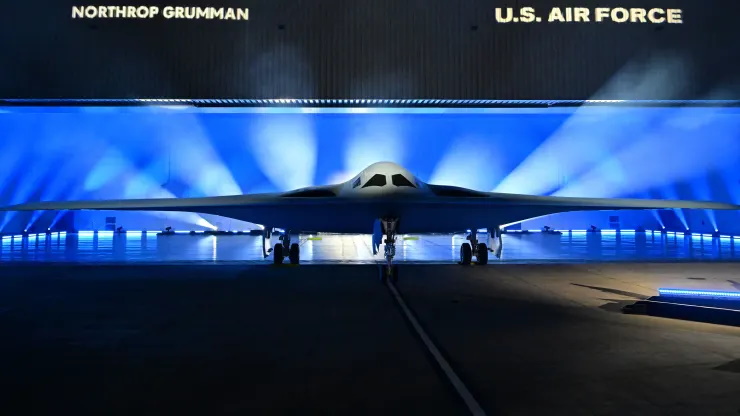 Pentagon Debuts New Stealth Bomber B-21 Raider