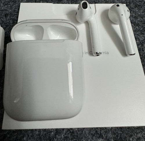 AirPods 02