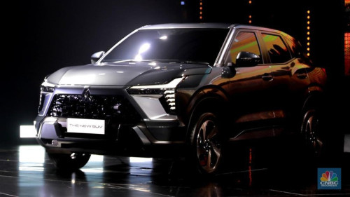 eksterior the new suv mitsubishi dipamerkan untuk pertama kali di kawasan pondok indah jakarta senin