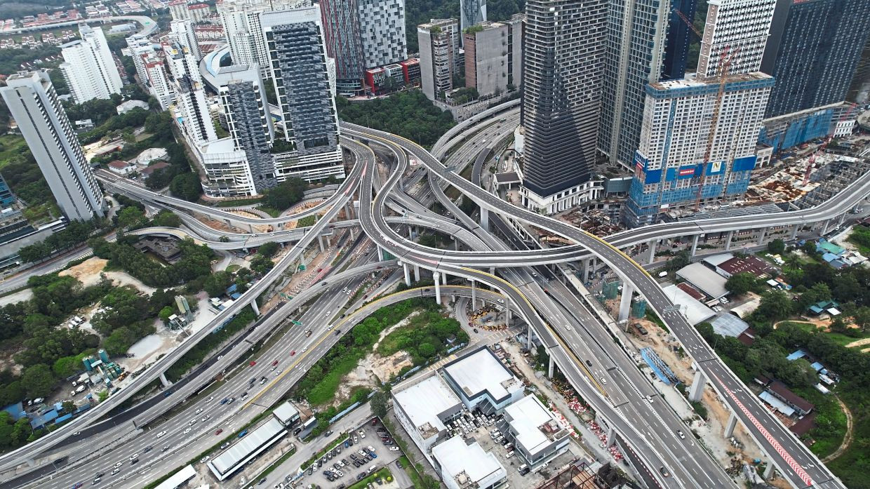 Dash Expressway The spaghetti link on the Damansara-Shah Alam expressway (DASH) is a ...